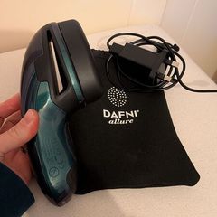 DAFNI cordless straightening brush