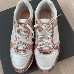 Hoff Ladies Size 4 Runners with metallic detail