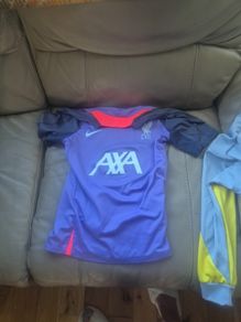 kids liverpool jersey size L