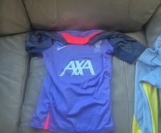 kids liverpool jersey size L