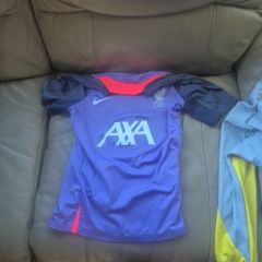 kids liverpool jersey size L