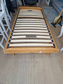 trundle bed