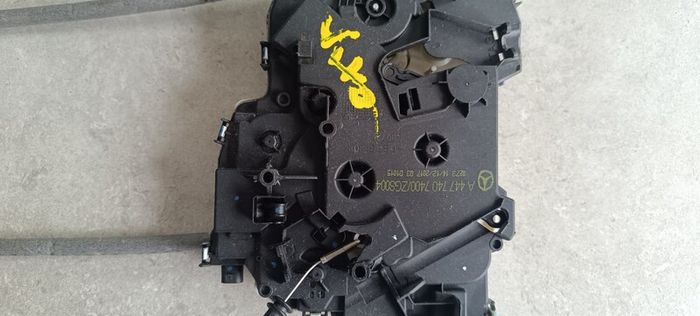 Mercedes lock door