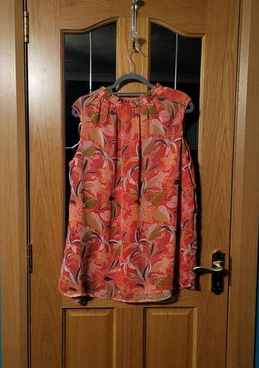 JD Williams sleeveless blouse, Size 22, Brand new