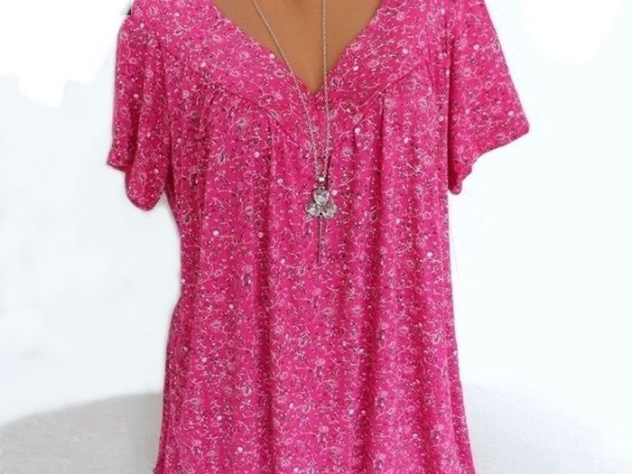 BNWOT Gorgeous Pink Floral Short Sleeved Top Size 5XL