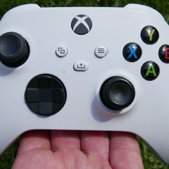 Xbox One Core Wireless Gaming Controller - Robot White- X-S, One, Windows PC, Android, and iOS