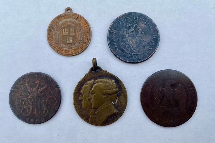 Collection of 5 antique coins / medals -  1800-1907