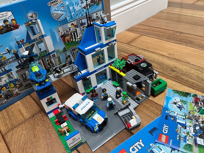 LEGO 60316 Police Station 100% Complete w/ Instructions & Figs