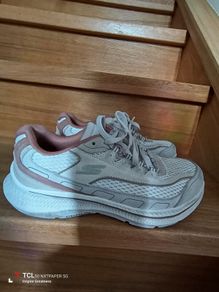 women's Skechers. UK6/EUR 39
