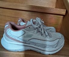 women's Skechers. UK6/EUR 39