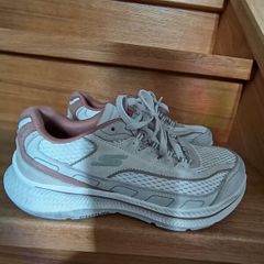 women's Skechers. UK6/EUR 39
