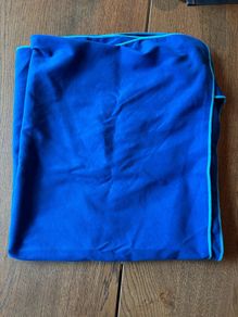 Blue quick dry towel from Xenos. Lightweight and compact, ideal for travel, gym, swimming or camping.