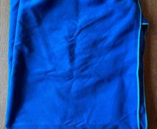 Blue quick dry towel from Xenos. Lightweight and compact, ideal for travel, gym, swimming or camping.