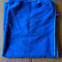 Blue quick dry towel from Xenos. Lightweight and compact, ideal for travel, gym, swimming or camping.