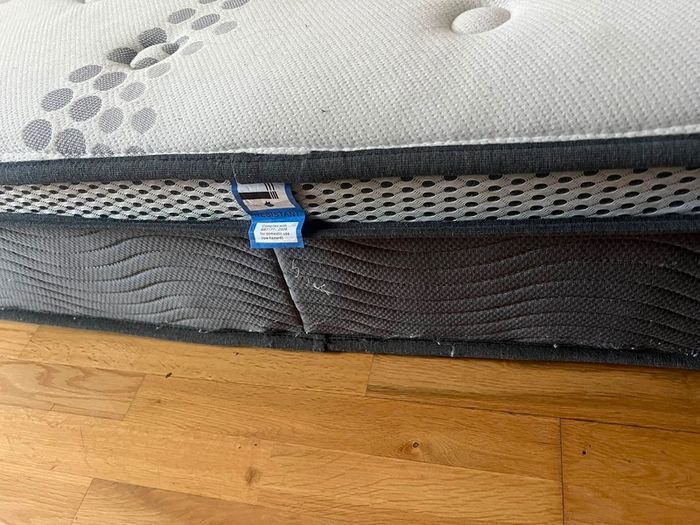 Mattress double supreme comfort with a small coffee stain