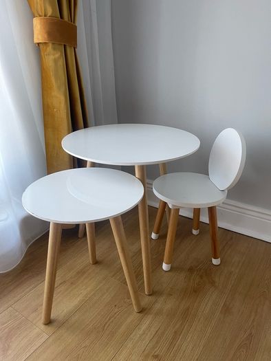 kids table and chair