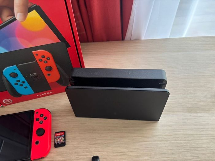 Nintendo Switch OLED (Neon Blue/Red) + Mario Kart 8 Deluxe + Super Mario Bros. W