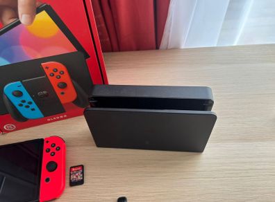 Nintendo Switch OLED (Neon Blue/Red) + Mario Kart 8 Deluxe + Super Mario Bros. W