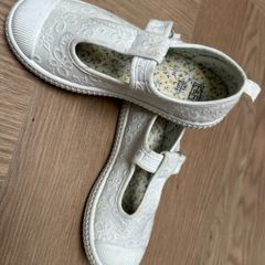 White shoes for a girl, size 29 (11)