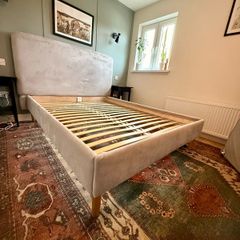 bed queen size good condition