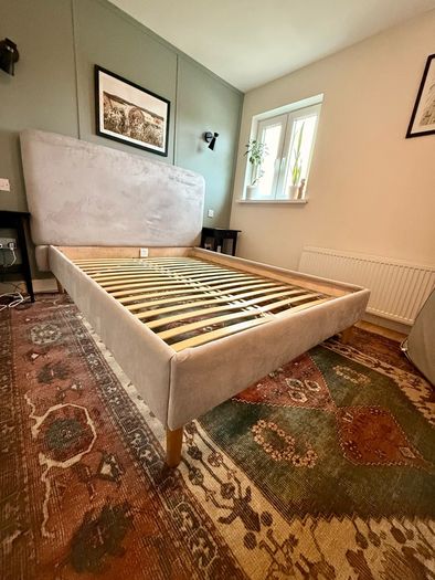 bed queen size good condition