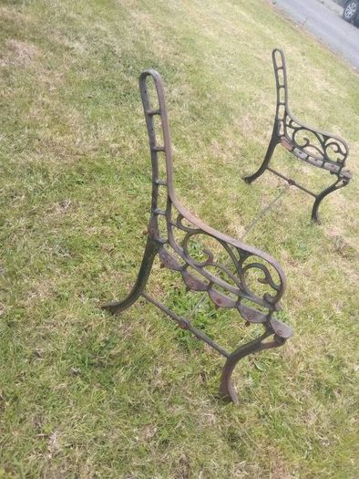 bench ends