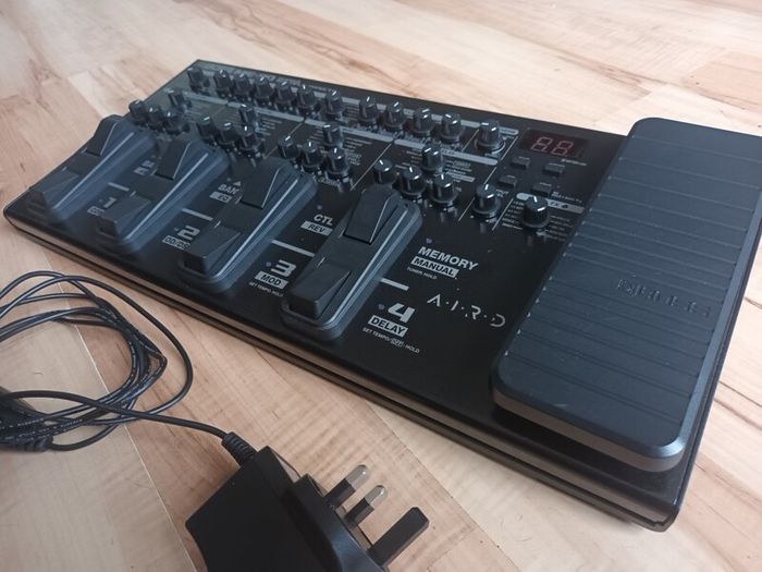 Boss ME-90 effect pedal with bag
