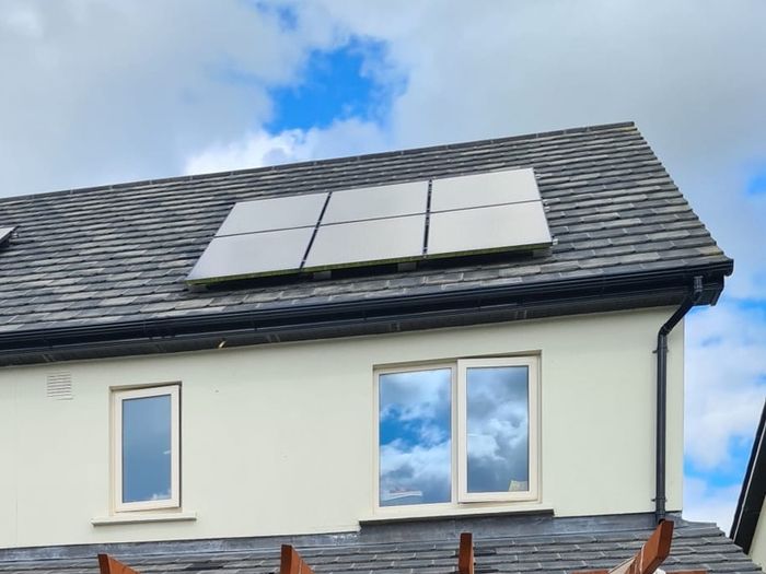 Complete Solar PV System (1.65kW Panels + 1.5kW Inverter + Roof Mounting Rails)