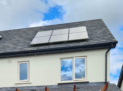 Complete Solar PV System (1.65kW Panels + 1.5kW Inverter + Roof Mounting Rails)