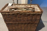 Wicker wine hamper basket