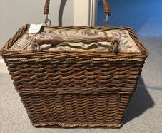Wicker wine hamper basket