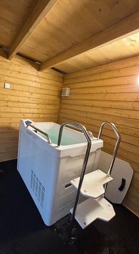 Avant Pool Kinos Ice Bath