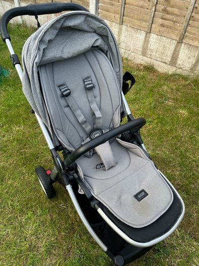 Mamas and Papas pram + Cybex seat and isofix bundle