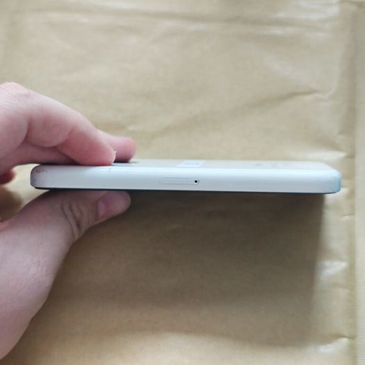 Apple iPhone 5c - 8GB - White - Activation locked - Parts only