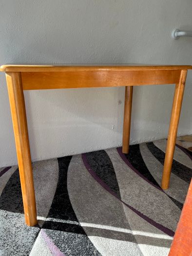 kitchen table and chairs