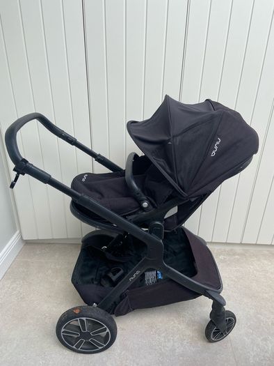Nuna Demi Grow bassinet and pushchair