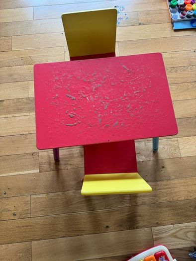 Kids Table & Chairs