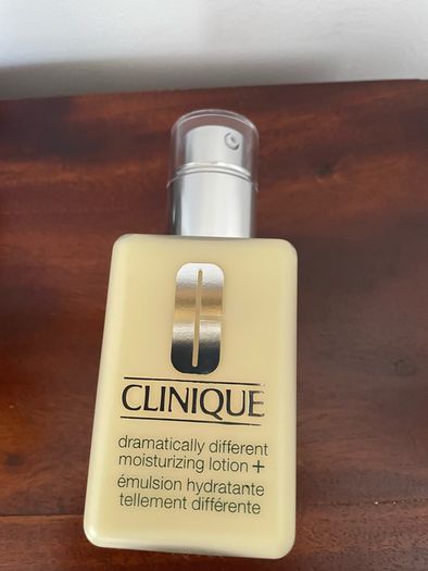 Clinique Dramatically Different Moisturising Lotion - New
