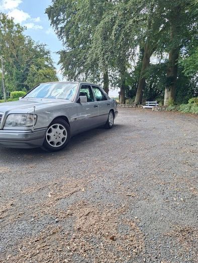Mercedes-Benz E-Class 1993