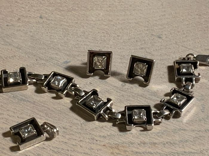 Silver set of bracelet ,earrings and pendant