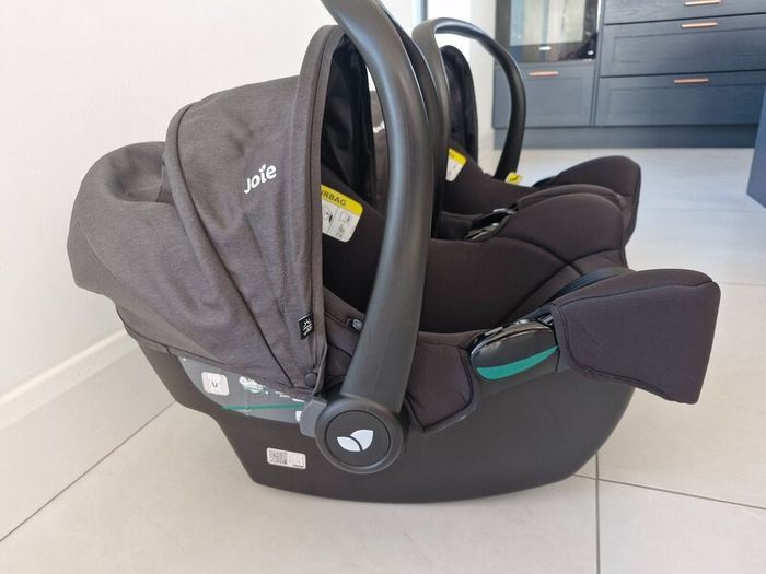 Joie i-Snug 2 Baby Car Seat & Isofix x 2