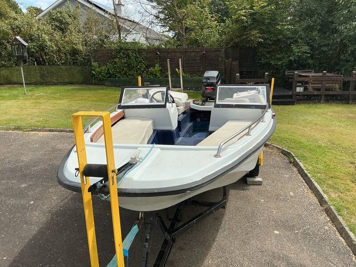 Stratos 600 Boat