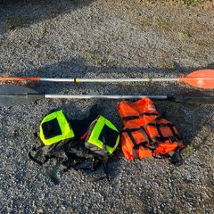 Paddles and adult size L buoyancy aids for canoe kayak