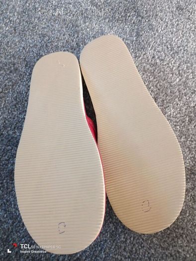 NEW.women's leather slippers. Size 5