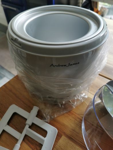 Ice cream maker