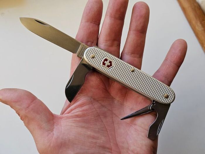 Victorinox Pioneer Electrician Alox Swiss Army Knife