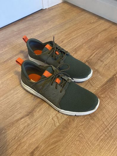 Unisex moccasin