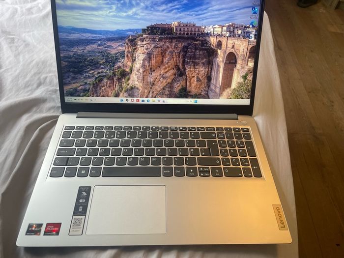 Lenovo IdeaPad 1 (Ryzen 5 / 8GB RAM / 512GB SSD) - Perfect Condition / Quick Sale
