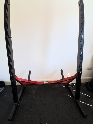 squat rack and bench