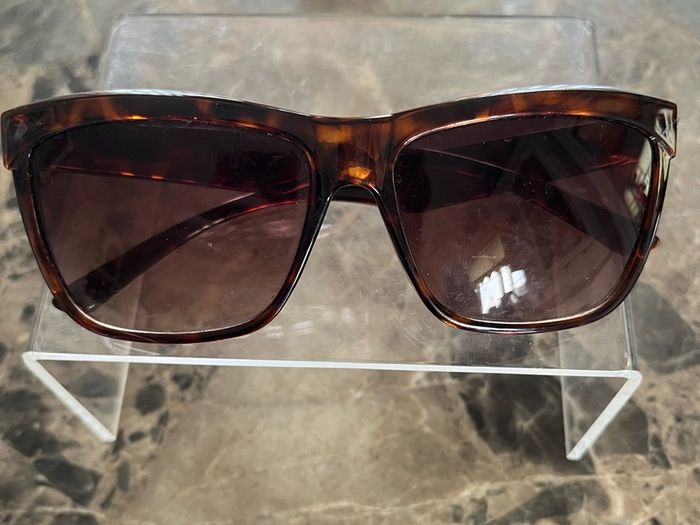 NW sun glasses